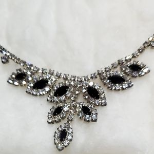 Vintage jewelry black marquis shaped glass & clear rhinestone 16" necklace